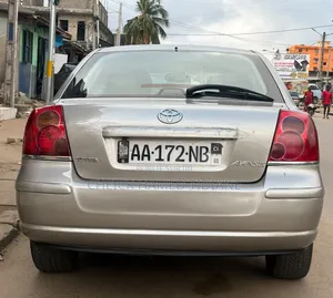 Toyota Avensis 2005 Gris