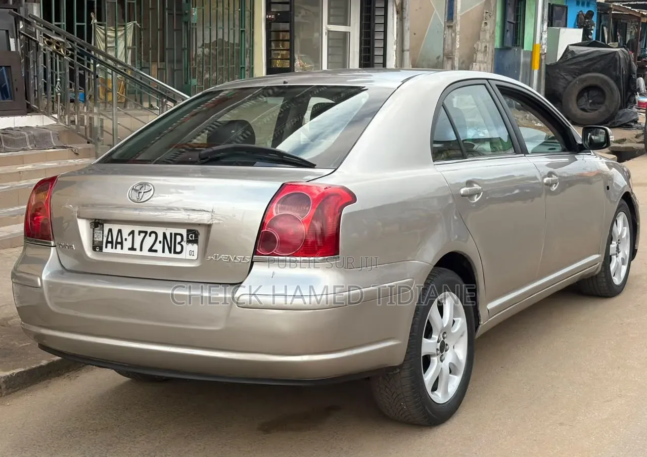 Toyota Avensis 2005 Gris