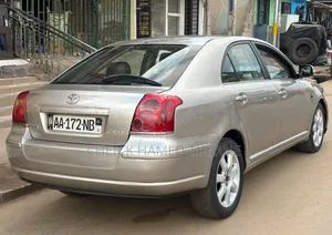 Toyota Avensis 2005 Gris