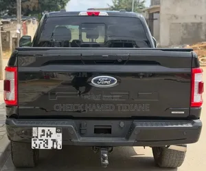 Ford F-150 LARIAT 2024 Noir
