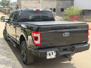 Ford F-150 LARIAT 2024 Noir