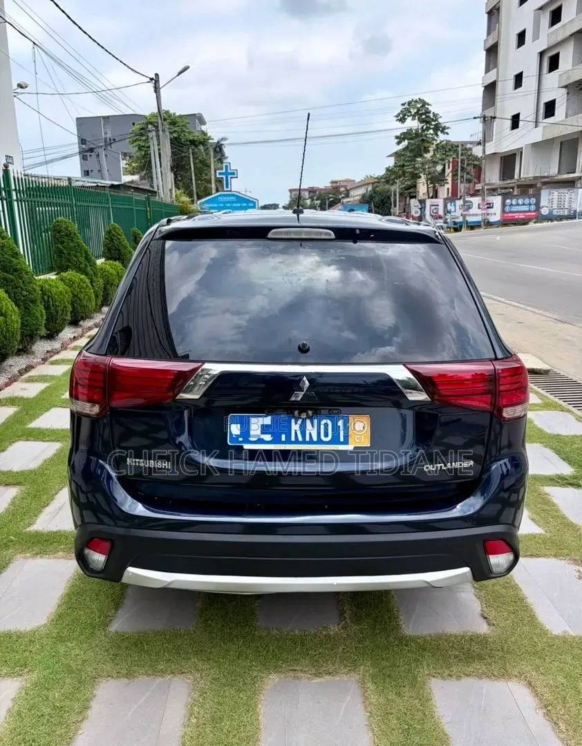 Mitsubishi Outlander 2017 Bleu