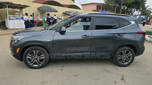 Kia Seltos 2021 Gris