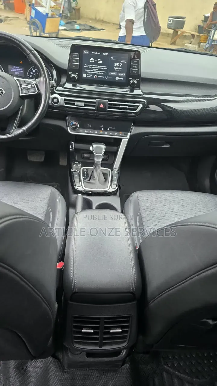 Kia Seltos 2021 Gris