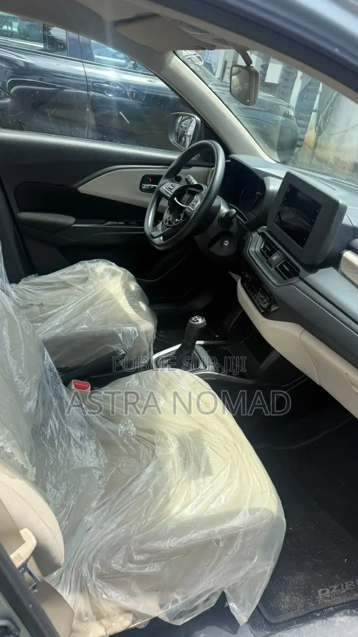 Suzuki Dzire 2025 Gris