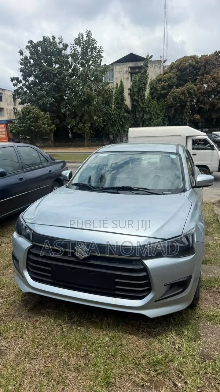 Suzuki Dzire 2025 Gris
