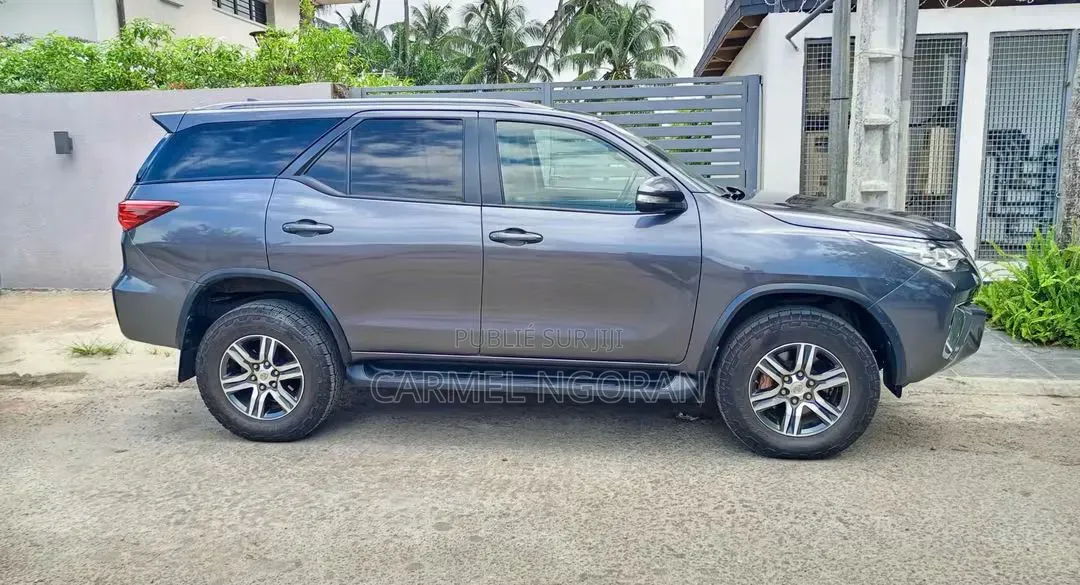 Toyota Fortuner 2018 Gris
