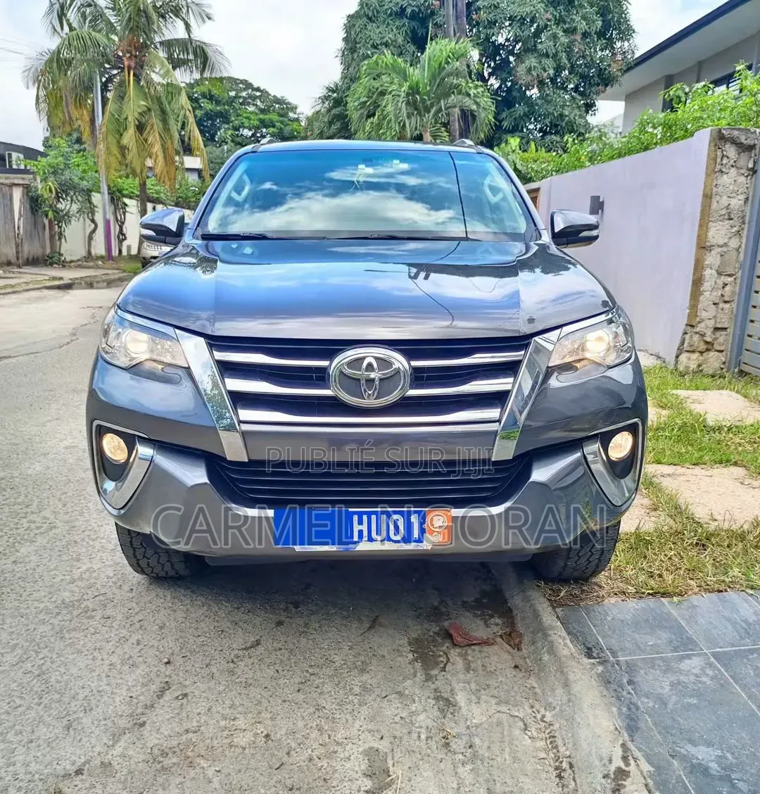 Toyota Fortuner 2018 Gris
