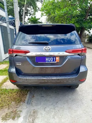 Toyota Fortuner 2018 Gris