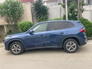 BMW X1 xDrive28i Sports Activity Vehicle 2025 Bleu