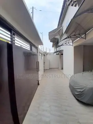 5chbre Duplex dans Bingerville à Louer
