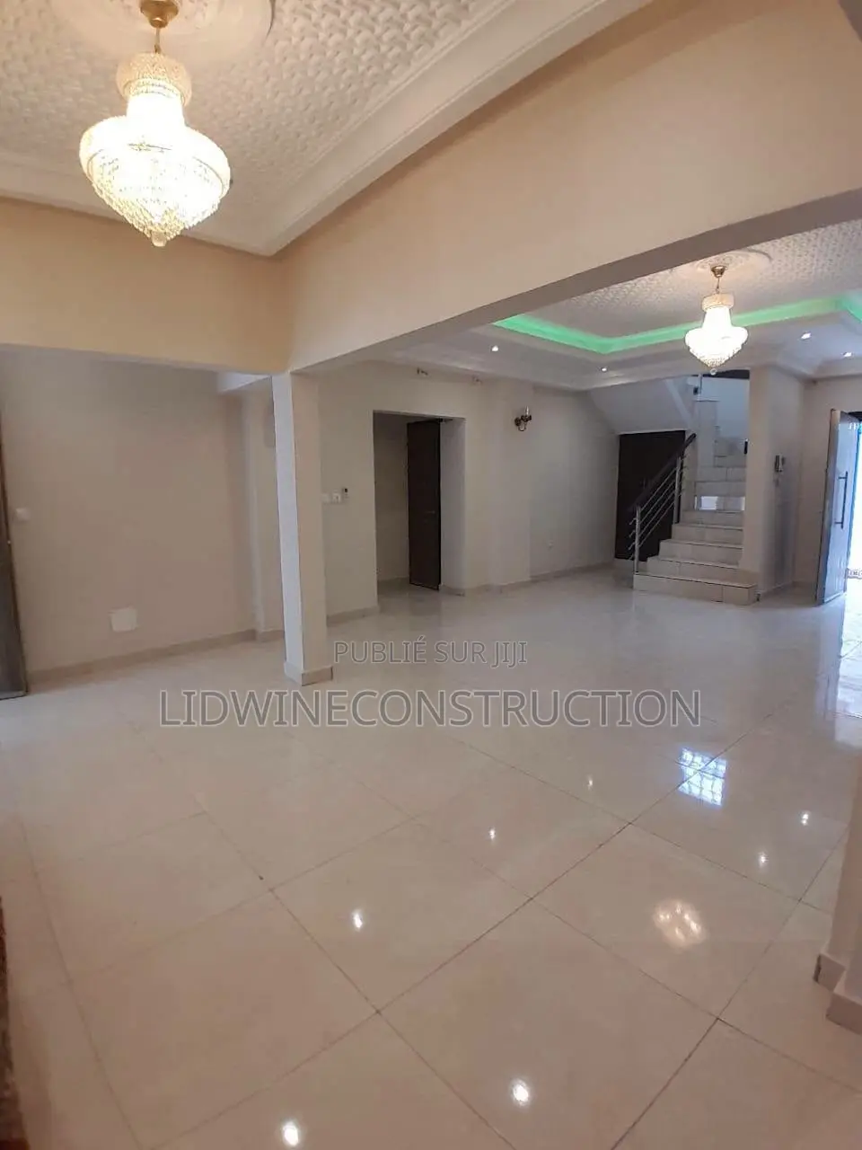 5chbre Duplex dans Bingerville à Louer