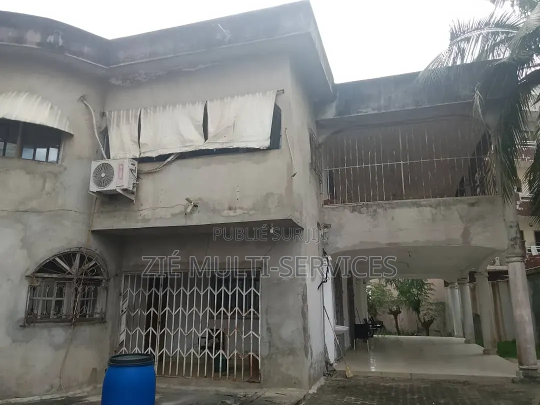 Meublé 9chbre Duplex dans Zié Multi-Services, Cocody à Vendre