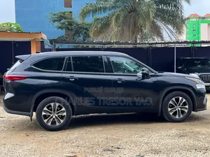 Toyota Highlander L 2021 Noir