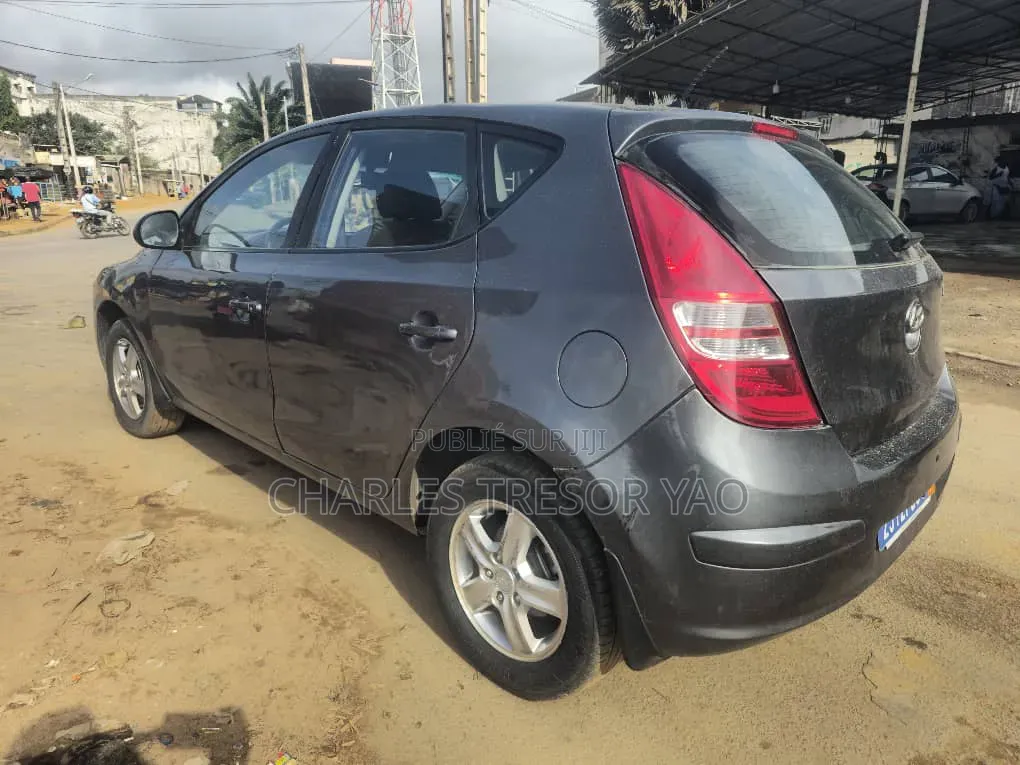 Hyundai i30 1.6 2010 Noir