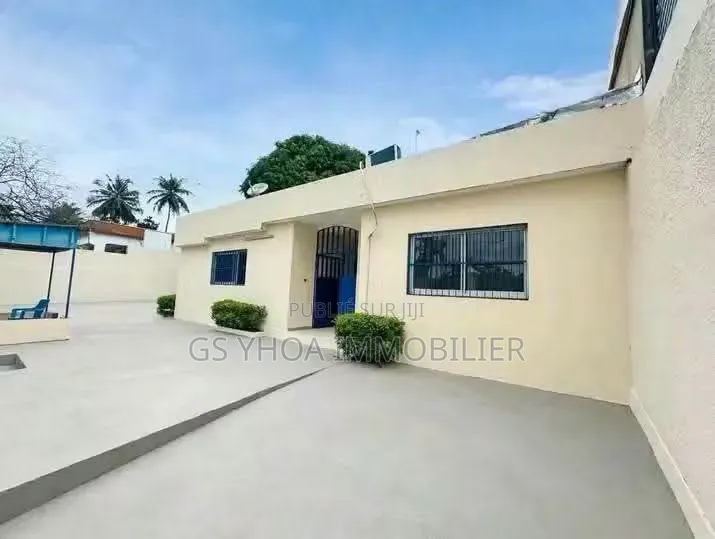 10chbre Duplex dans Cocody à Vendre
