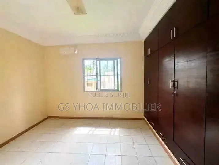 10chbre Duplex dans Cocody à Vendre