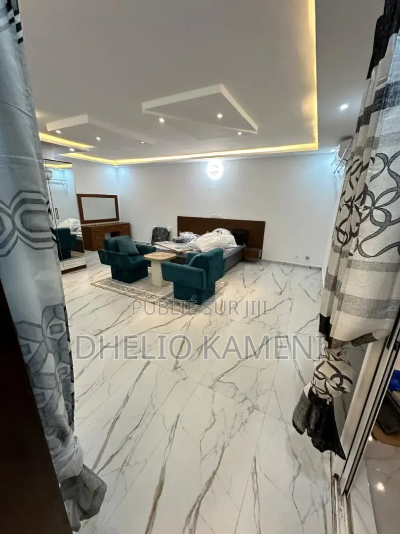 1chbre Chambre et salon dans Reevesgroupe, Cocody à Louer