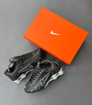 Nike Shox R4