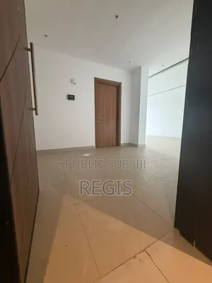 2chbre Appartement dans Regis, Cocody à Louer