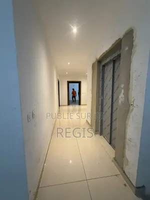 2chbre Appartement dans Regis, Cocody à Louer