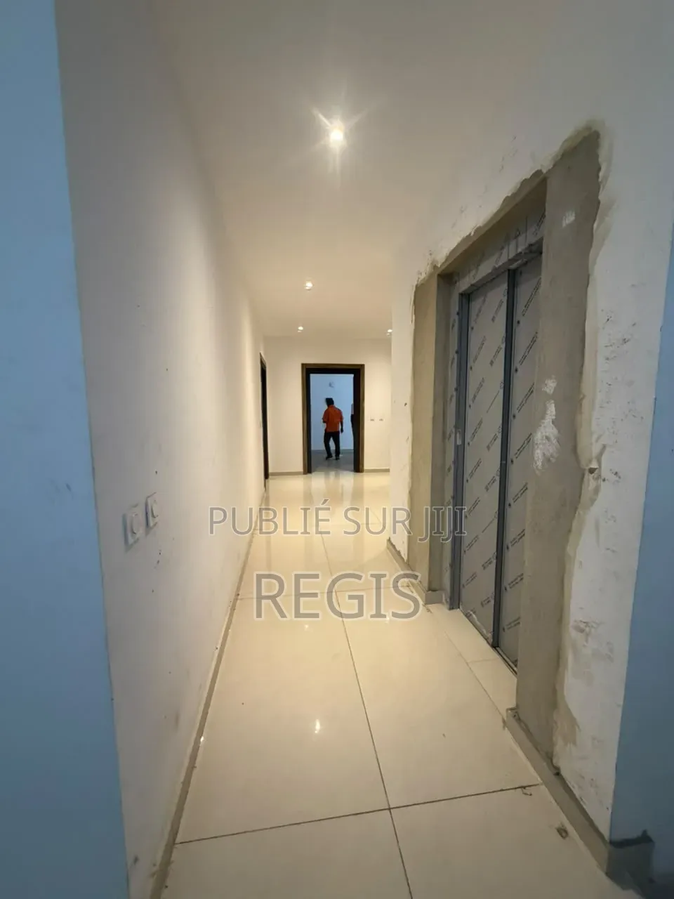 2chbre Appartement dans Regis, Cocody à Louer