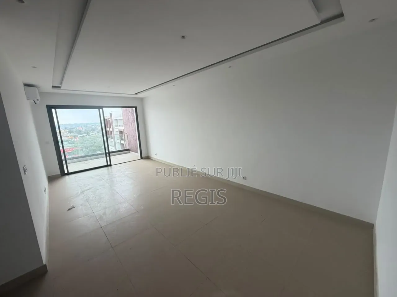 2chbre Appartement dans Regis, Cocody à Louer