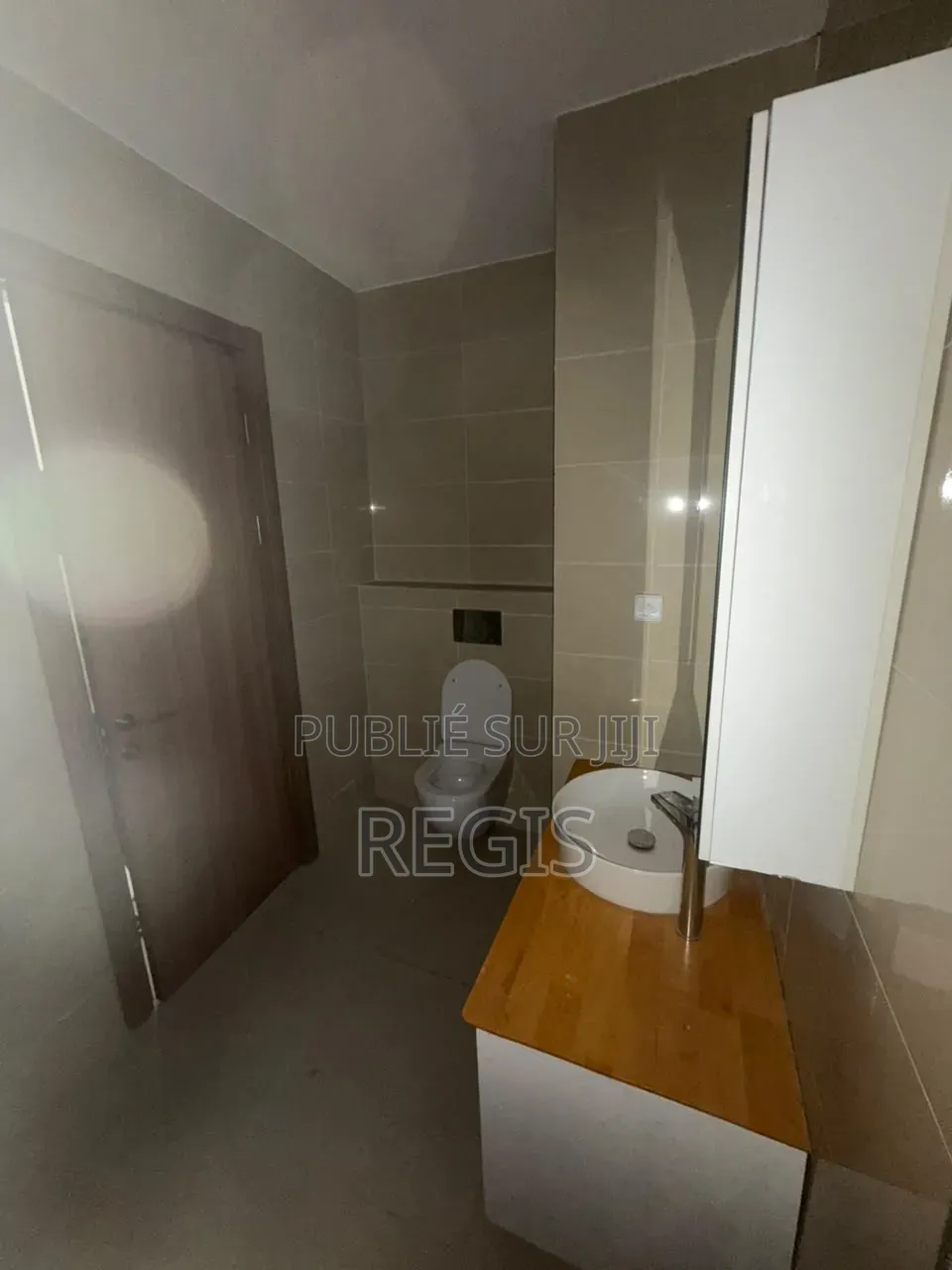 2chbre Appartement dans Regis, Cocody à Louer