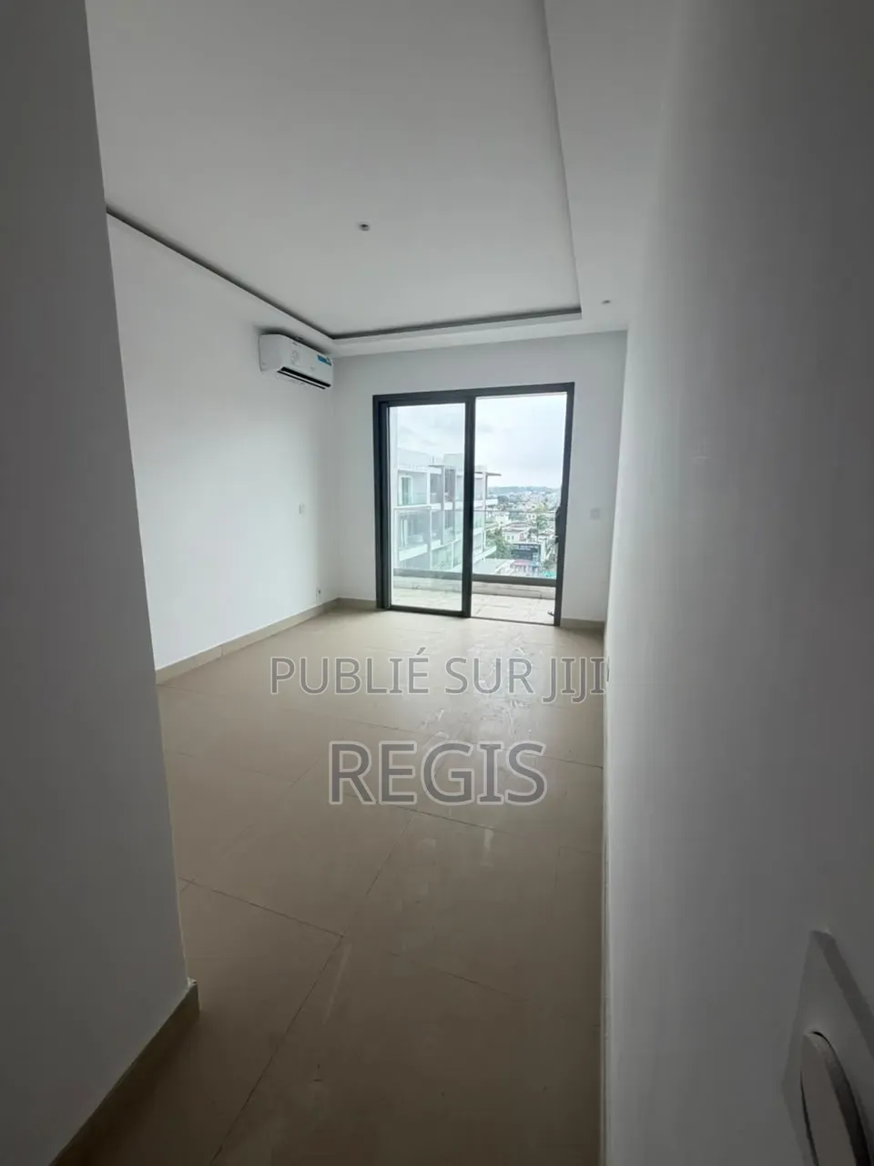 2chbre Appartement dans Regis, Cocody à Louer