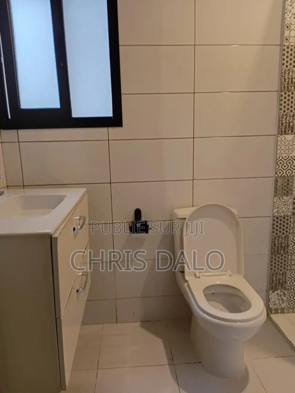 2chbre Appartement dans Achy, Cocody à Louer