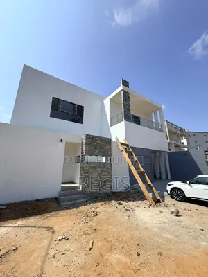 6chbre Villa dans Regis, Cocody à Vendre