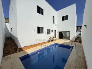 6chbre Villa dans Regis, Cocody à Vendre
