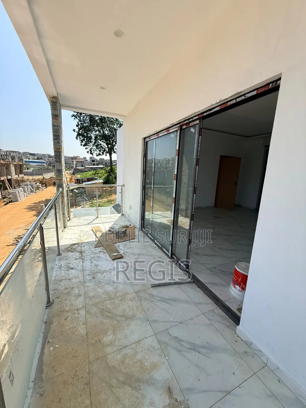 6chbre Villa dans Regis, Cocody à Vendre