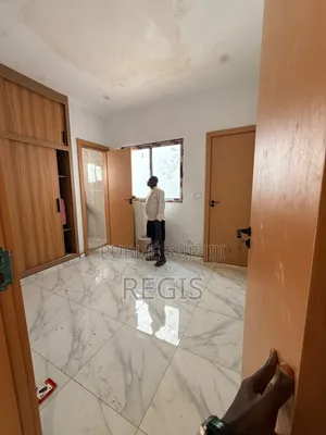 6chbre Villa dans Regis, Cocody à Vendre