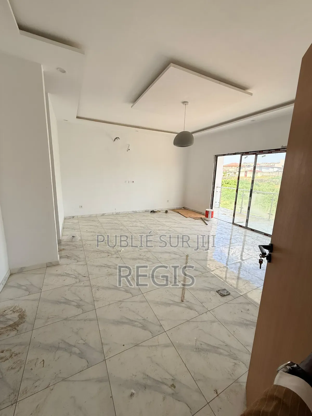 6chbre Villa dans Regis, Cocody à Vendre