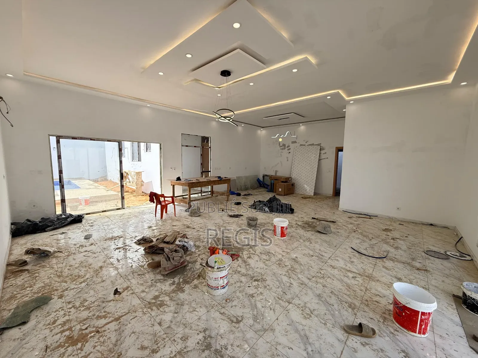 6chbre Villa dans Regis, Cocody à Vendre