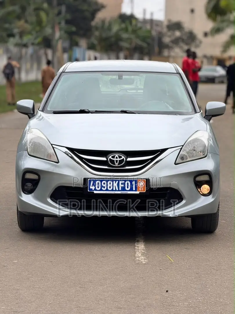 Toyota Starlet 2020 Gris