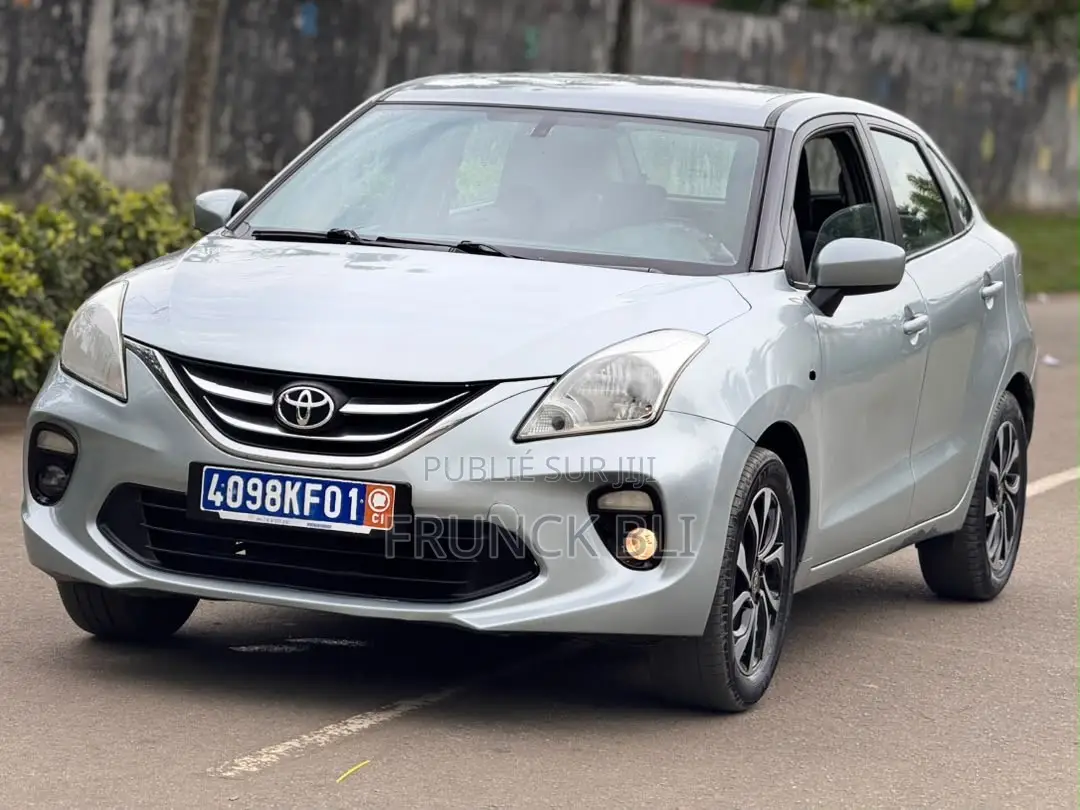 Toyota Starlet 2020 Gris