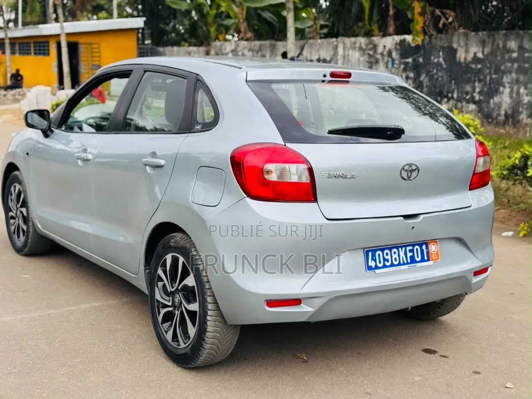 Toyota Starlet 2020 Gris
