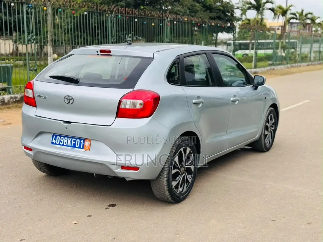 Toyota Starlet 2020 Gris