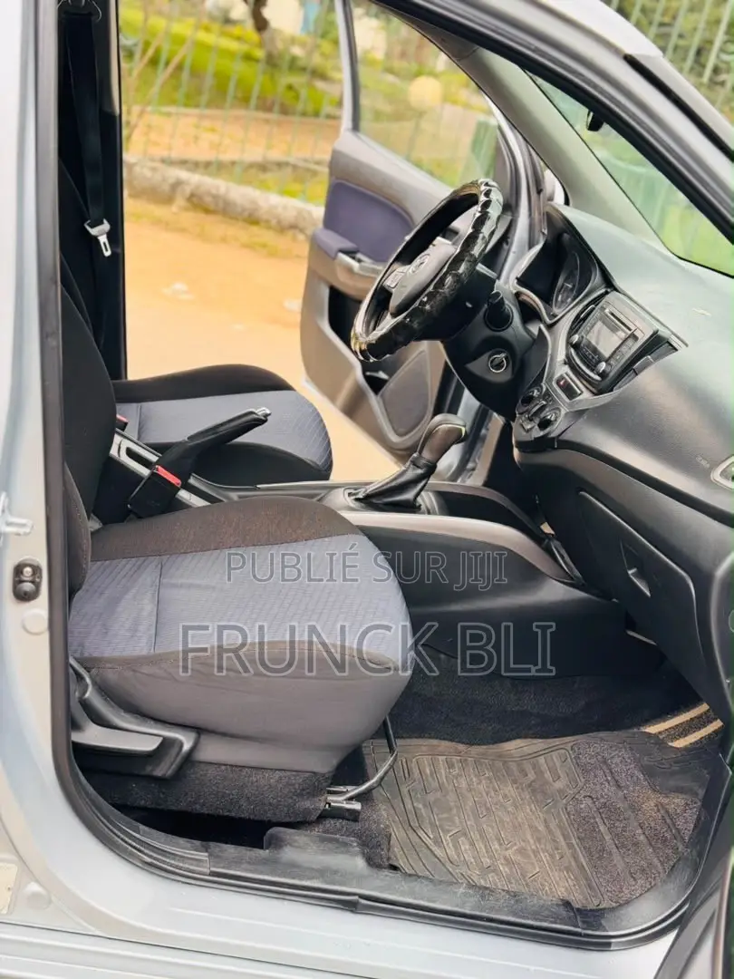 Toyota Starlet 2020 Gris