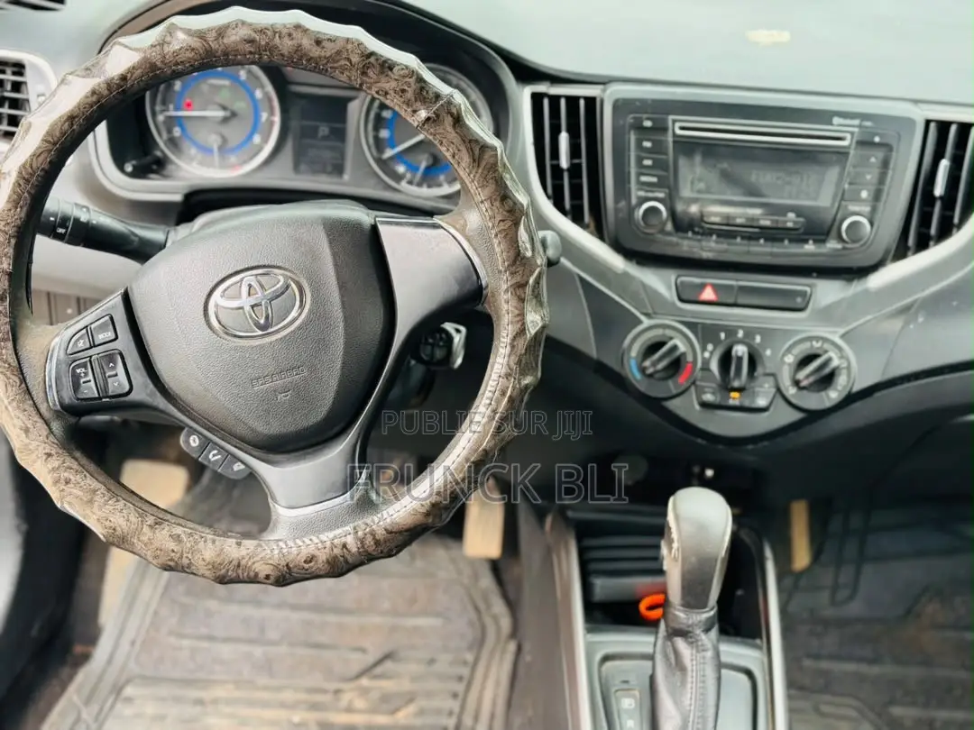 Toyota Starlet 2020 Gris