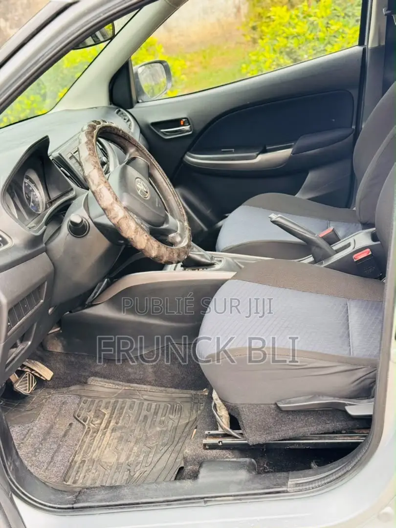 Toyota Starlet 2020 Gris