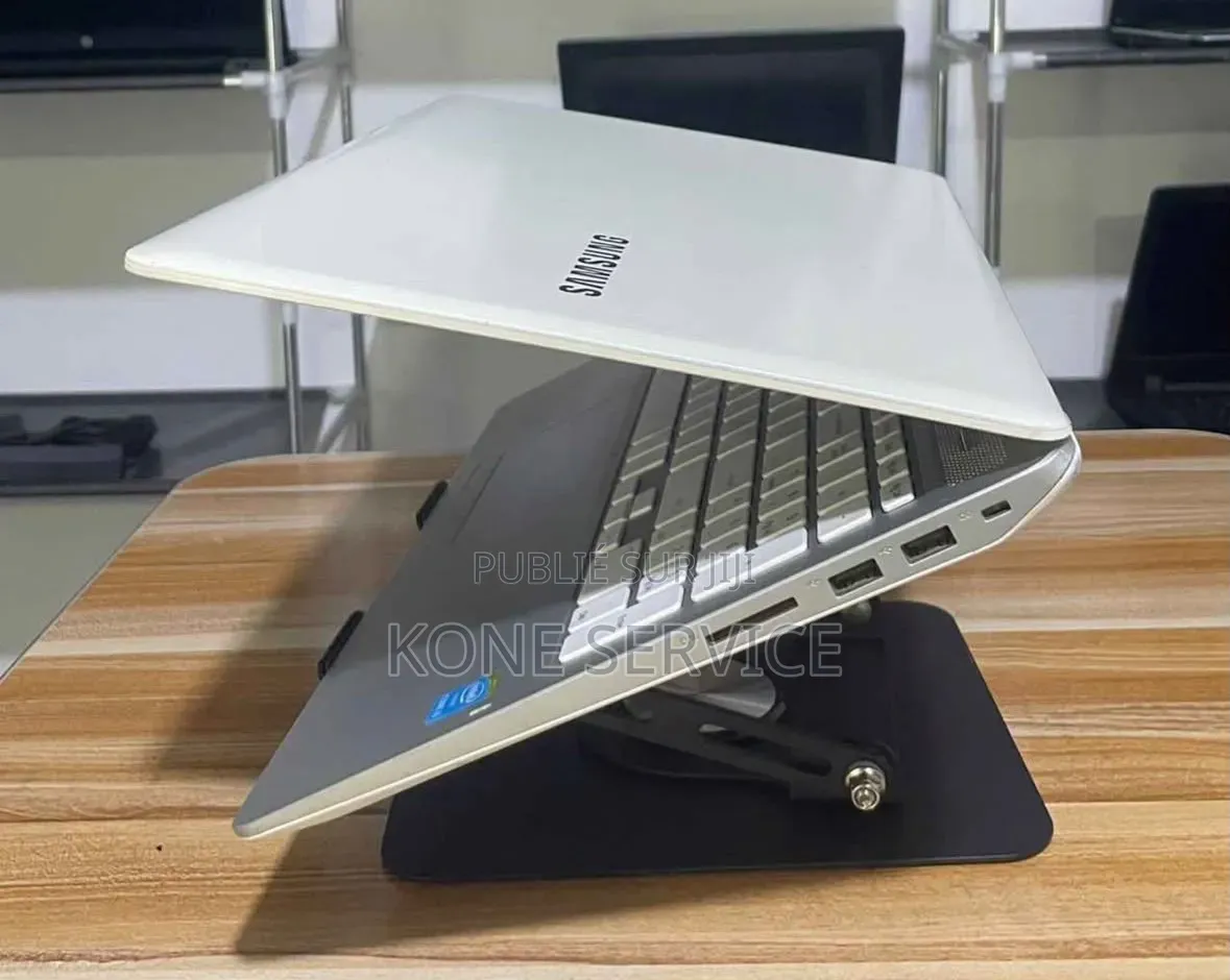 Nouveau Samsung AiO 24 64GB Intel Core i9 HDD 512GB
