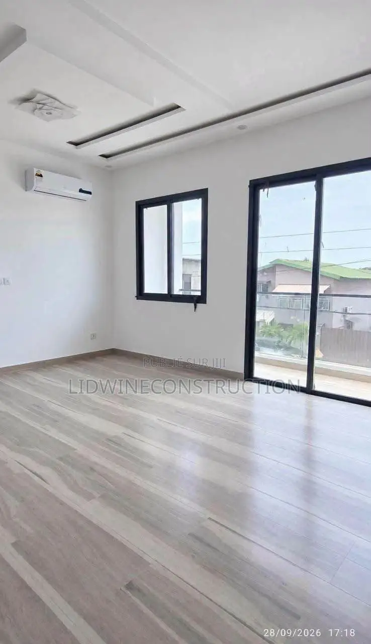 5chbre Duplex dans Cocody à Vendre