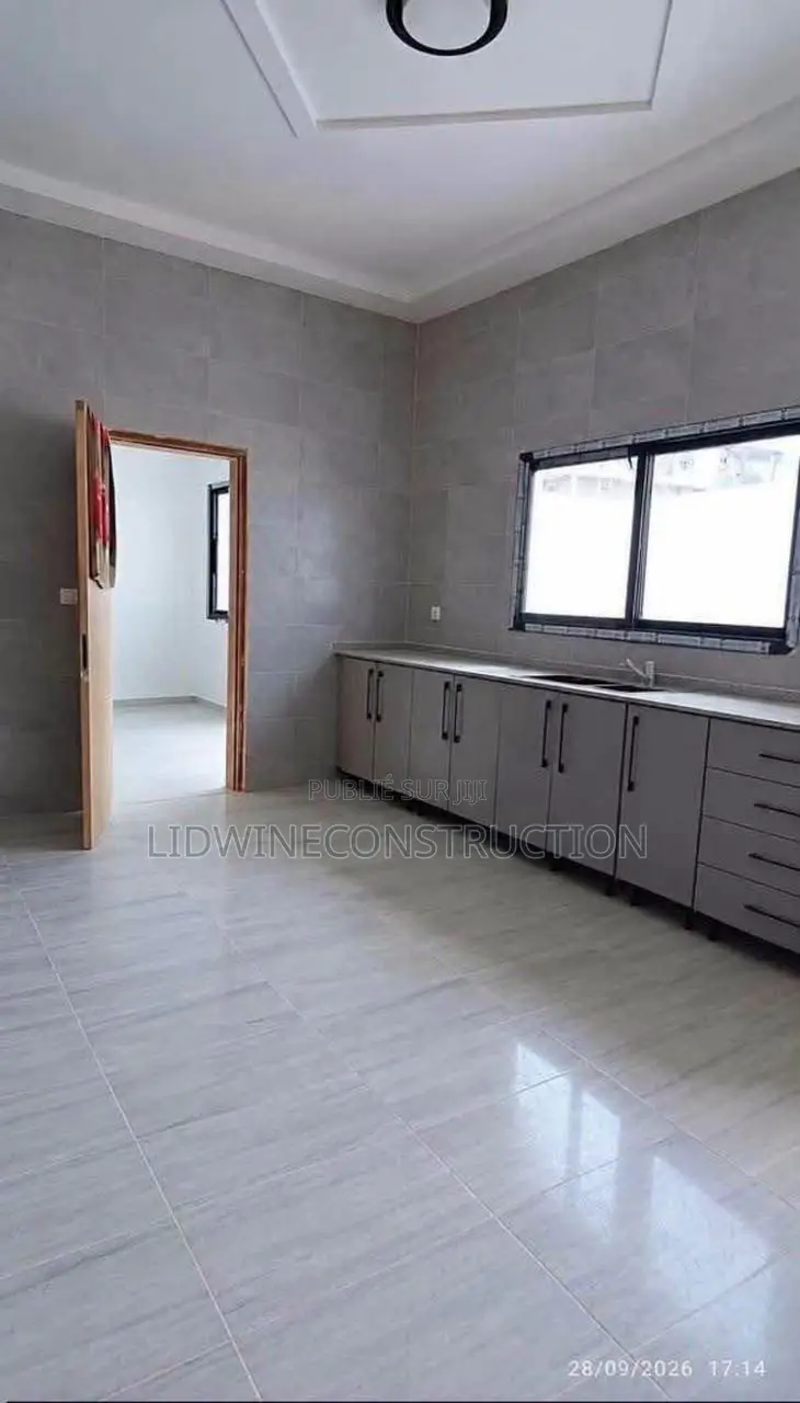 5chbre Duplex dans Cocody à Vendre