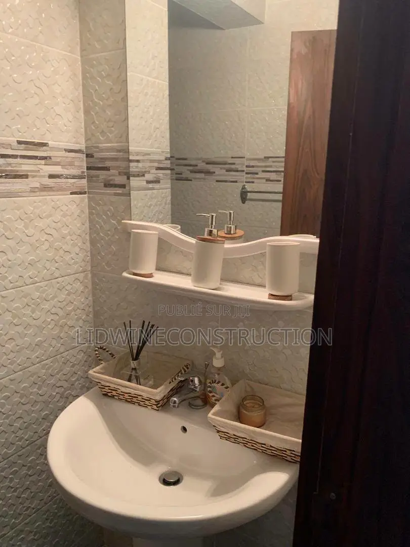 Meublé 3chbre Appartement dans Cocody à Louer