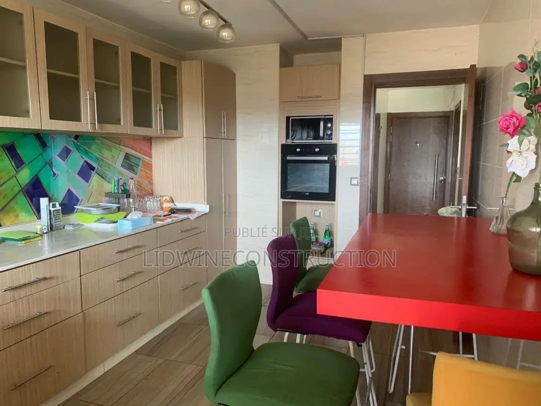 Meublé 3chbre Appartement dans Cocody à Louer