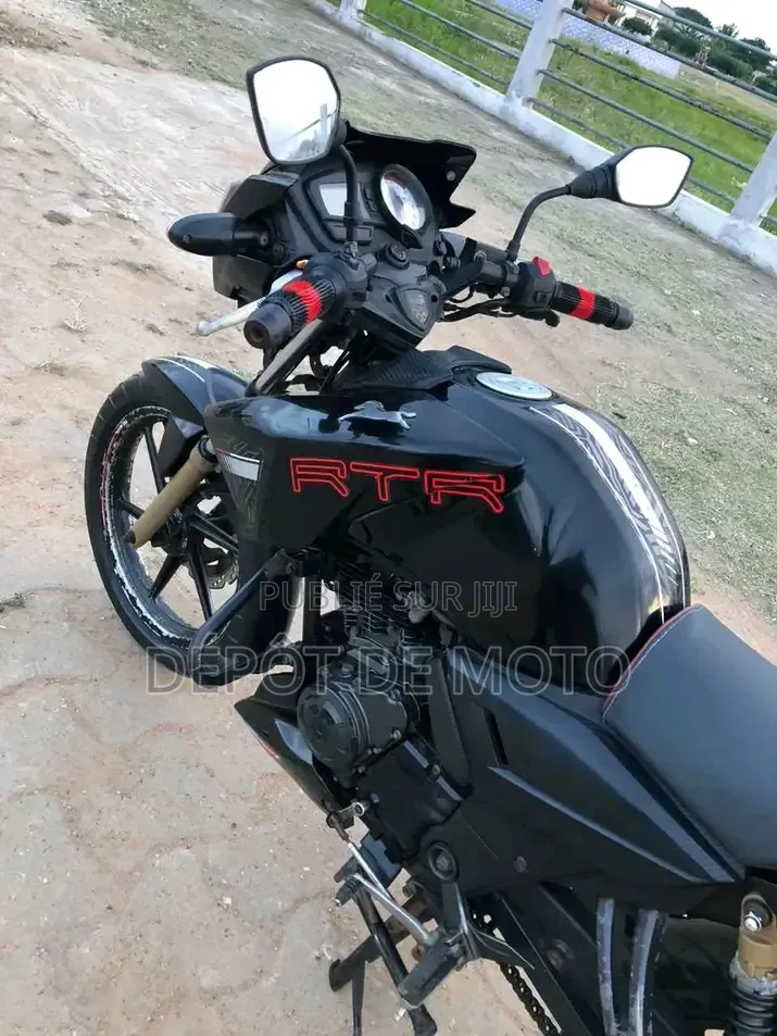 Nouveau TVS Apache 180 RTR 2025 Noir