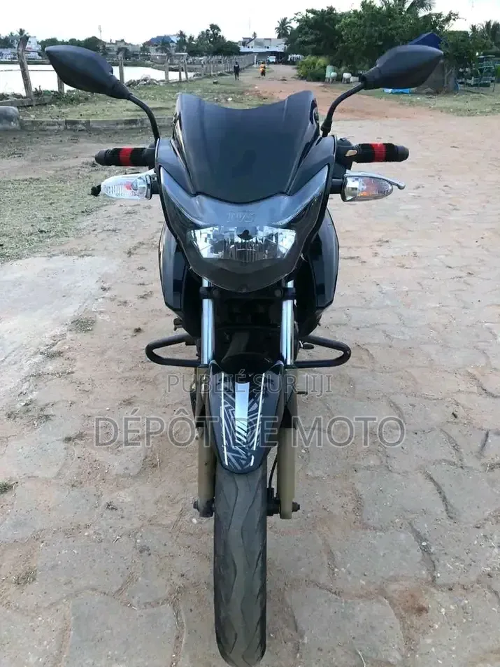 Nouveau TVS Apache 180 RTR 2025 Noir